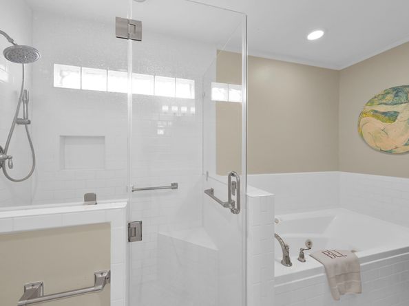 2117 Nantucket Drive, Houston TX 77057