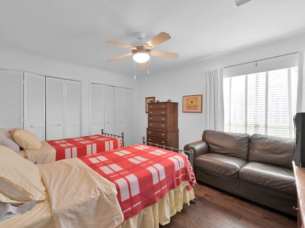 2117 Nantucket Drive, Houston TX 77057