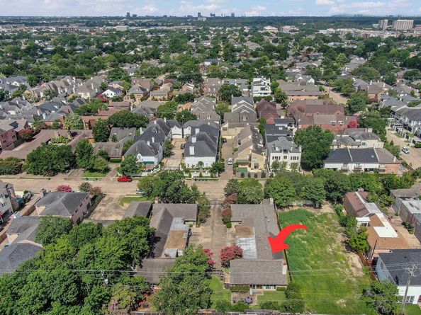 2117 Nantucket Drive, Houston TX 77057