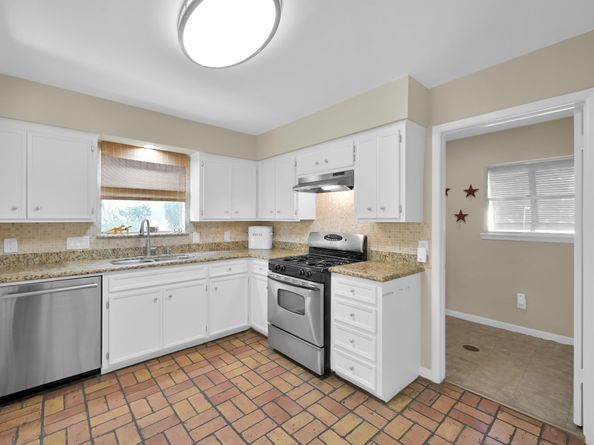 2117 Nantucket Drive, Houston TX 77057