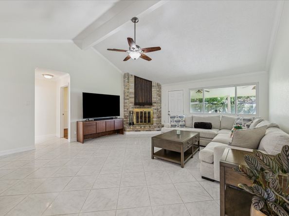 16803 Kings Chapel Court, Friendswood TX 77546