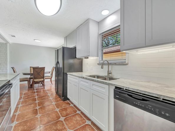 851 Seafoam Road, Houston TX 77062