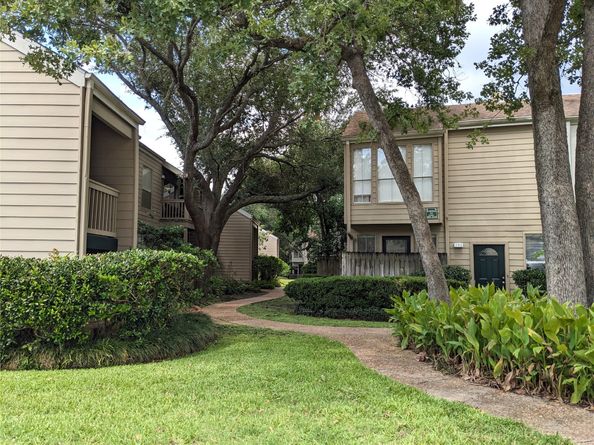 2100 Tanglewilde Street 299, Houston TX 77063
