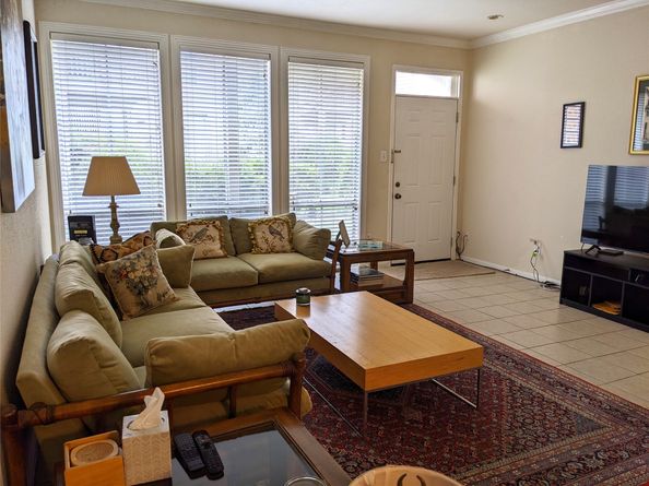 2100 Tanglewilde Street 299, Houston TX 77063