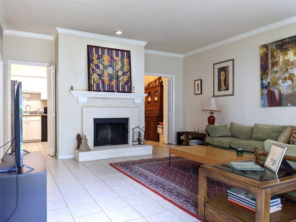 2100 Tanglewilde Street 299, Houston TX 77063