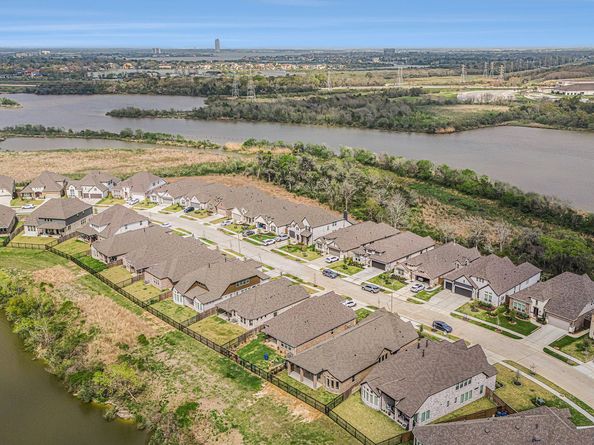 567 Rita Blanca Drive, Webster TX 77598
