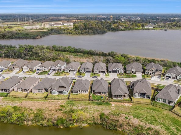 567 Rita Blanca Drive, Webster TX 77598
