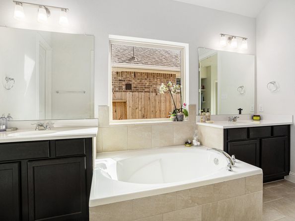 567 Rita Blanca Drive, Webster TX 77598