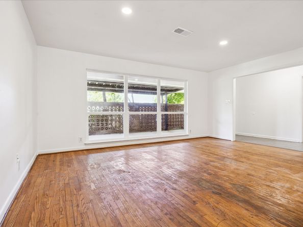 5419 Beechnut Street, Houston TX 77096