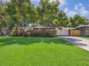 5419 Beechnut Street, Houston TX 77096