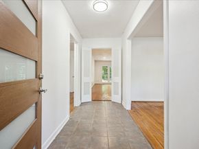 5419 Beechnut Street, Houston TX 77096