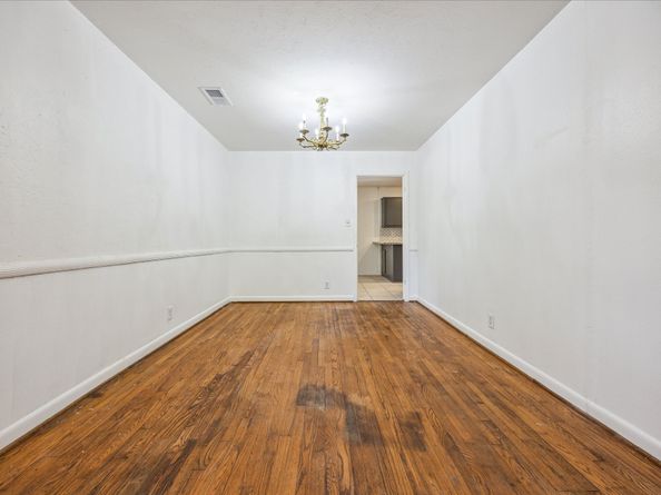 5419 Beechnut Street, Houston TX 77096