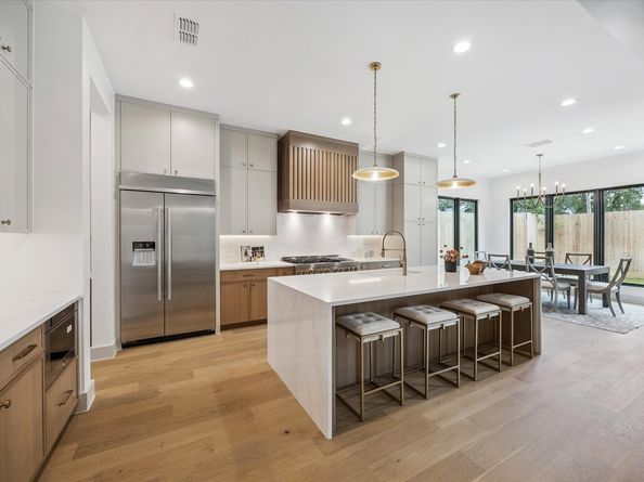 1341 Candlelight Lane, Houston TX 77018