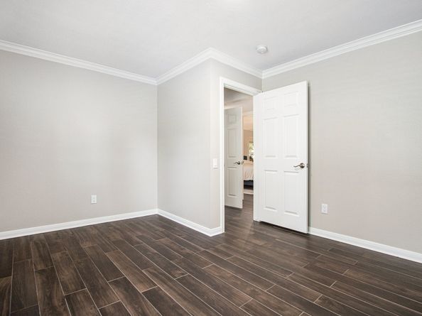 1880 White Oak Drive 111, Houston TX 77009