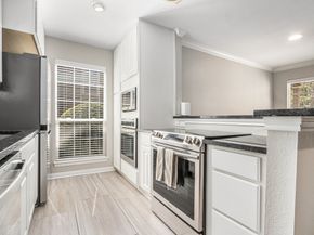 1880 White Oak Drive 111, Houston TX 77009