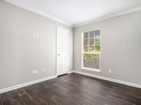 1880 White Oak Drive 111, Houston TX 77009