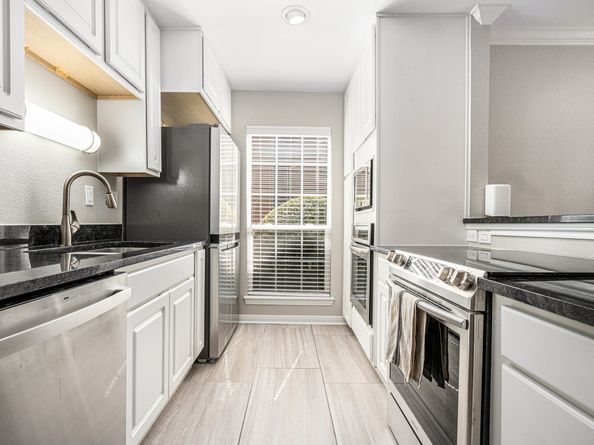 1880 White Oak Drive 111, Houston TX 77009