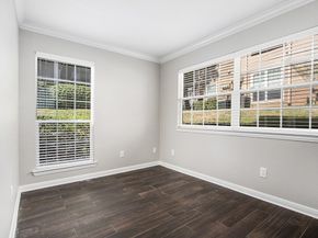 1880 White Oak Drive 111, Houston TX 77009