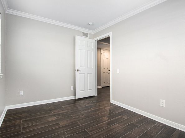 1880 White Oak Drive 111, Houston TX 77009