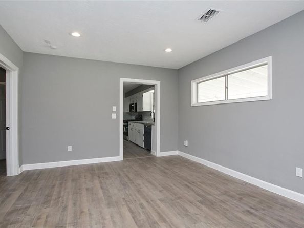 402 S 72nd Street, Houston TX 77011