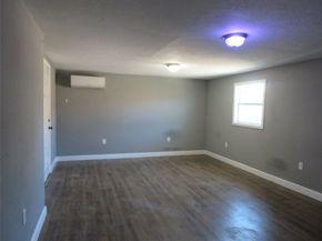 402 S 72nd Street, Houston TX 77011