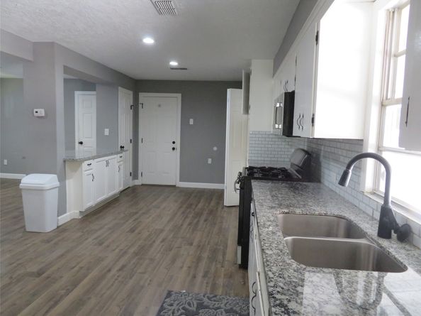 402 S 72nd Street, Houston TX 77011