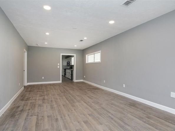 402 S 72nd Street, Houston TX 77011