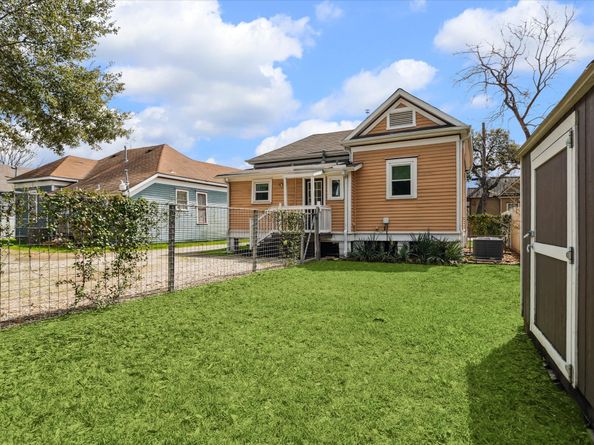 411 Marie Street, Houston TX 77009