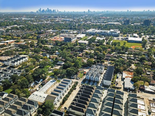 3717 Oakroc Grv, Houston TX 77018