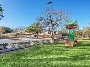 3717 Oakroc Grv, Houston TX 77018