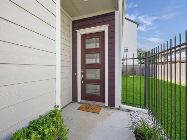 3717 Oakroc Grv, Houston TX 77018