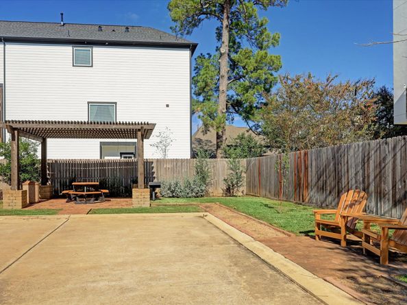 3717 Oakroc Grv, Houston TX 77018