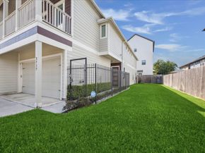 3717 Oakroc Grv, Houston TX 77018