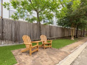 3717 Oakroc Grv, Houston TX 77018