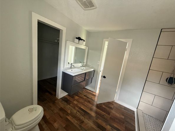 7638 Parker Road, Houston TX 77016