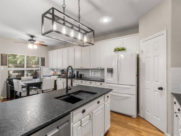 18 Wintergreen Trail, The Woodlands TX 77382