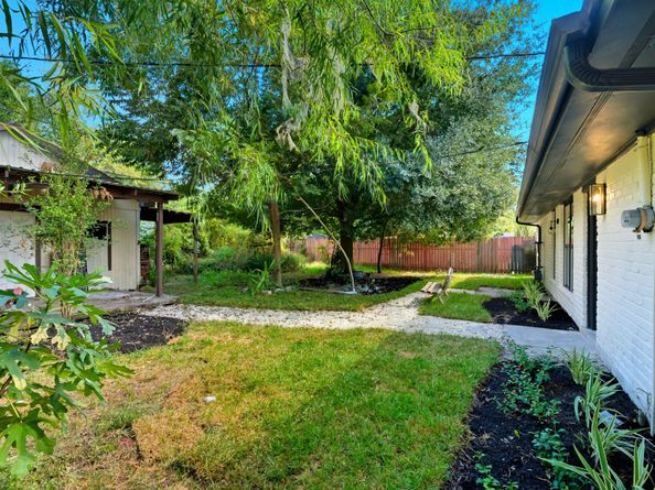 8810 Meadowview Drive, Houston TX 77037