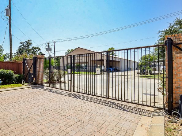 1915 Upland Sky Lane, Houston TX 77043