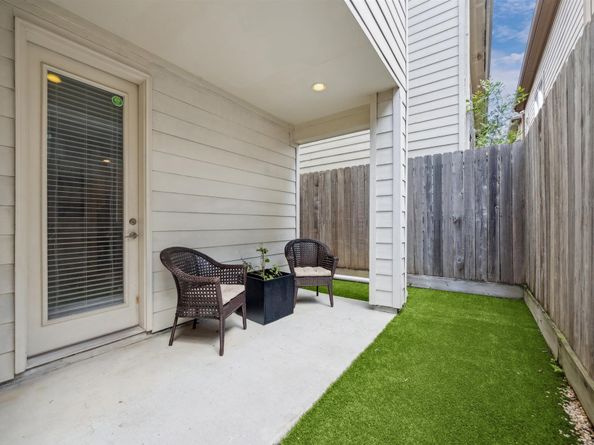 5729 Larkin Street D, Houston TX 77007