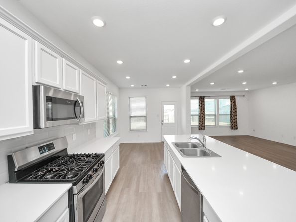 24063 Hawthorn Lakes Drive, New Caney TX 77357