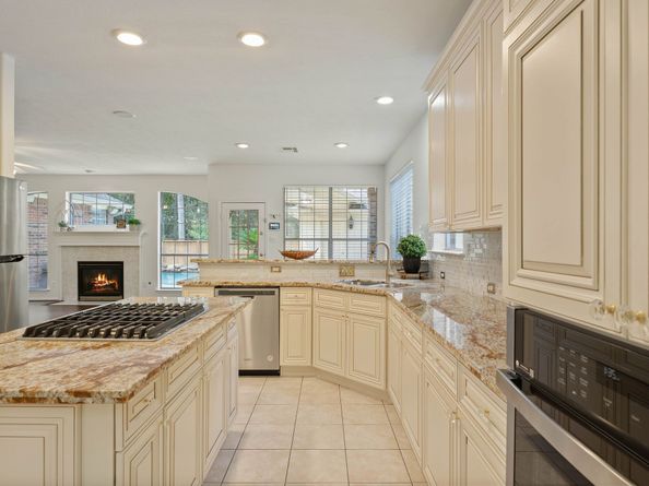 122 N Westwinds Circle, The Woodlands TX 77382