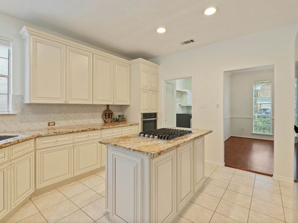 122 N Westwinds Circle, The Woodlands TX 77382