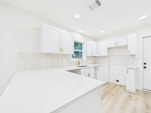421 De Haven Street, Houston TX 77029