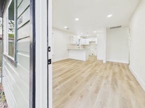 421 De Haven Street, Houston TX 77029