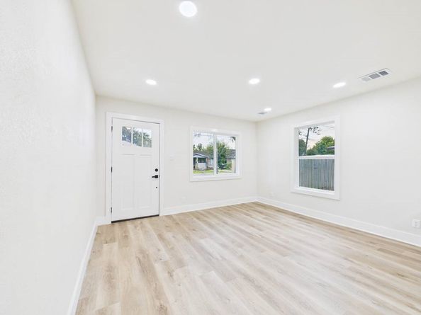 421 De Haven Street, Houston TX 77029