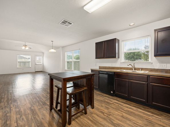 5711 Mid Way, Houston TX 77339