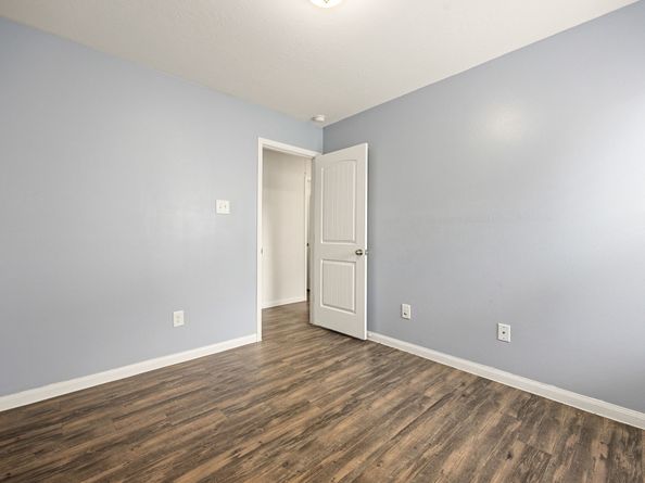 5711 Mid Way, Houston TX 77339