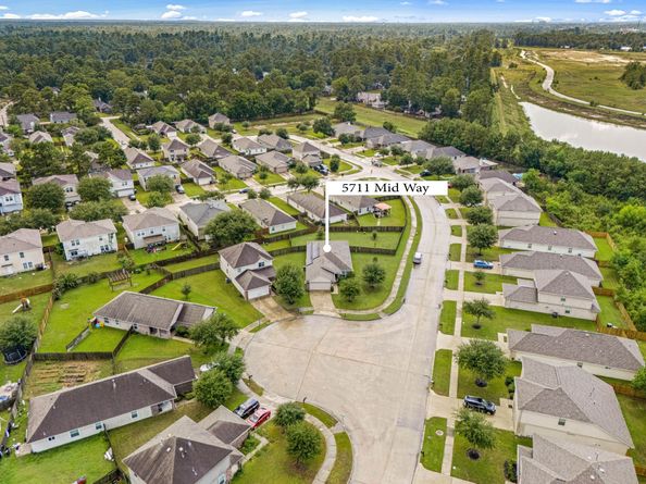 5711 Mid Way, Houston TX 77339
