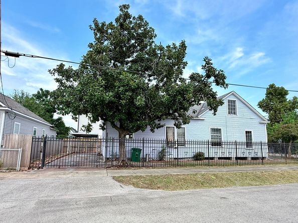 803 Brooks Street, Houston TX 77009