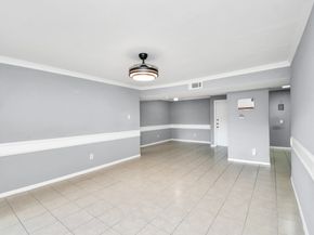 3065 Walnut Bend Lane 21, Houston TX 77042